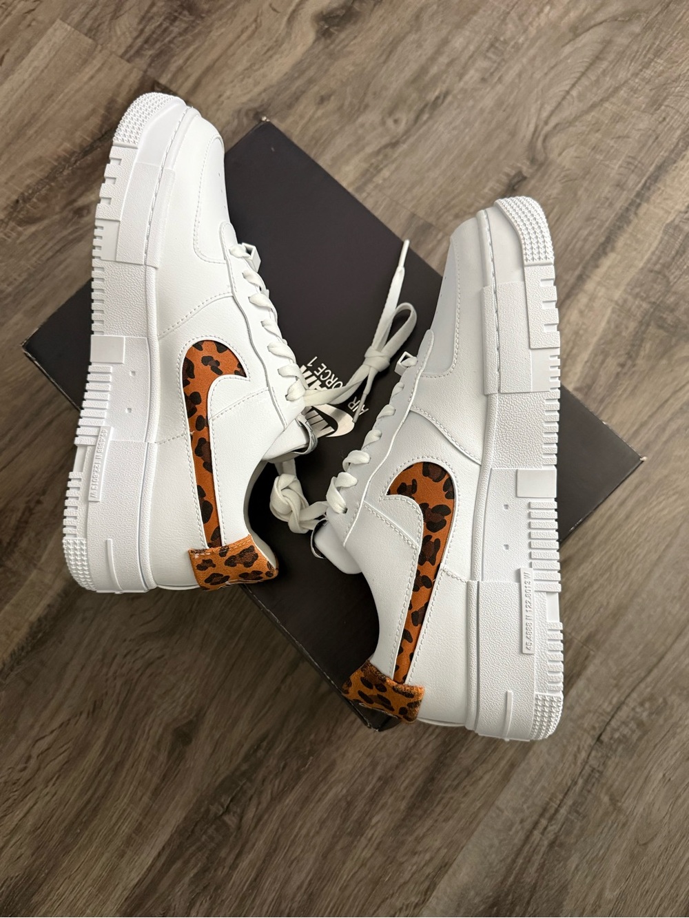 Nike Women's AIR FORCE 1 PIXEL SE, NEW NEVER WORN with Leopard Print Accent - Picture 8 of 14